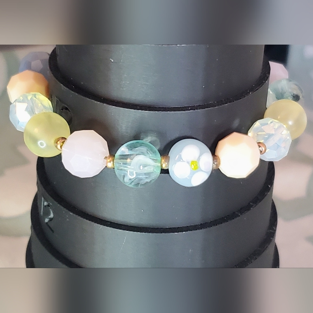 2 Beautiful Faceted Stone Beads Bracelet Floral Accents. Set Of 2. - Picture 6 of 9